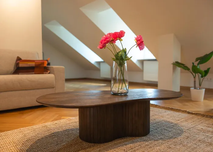 Grand Rue By Rentaroo Apartamento